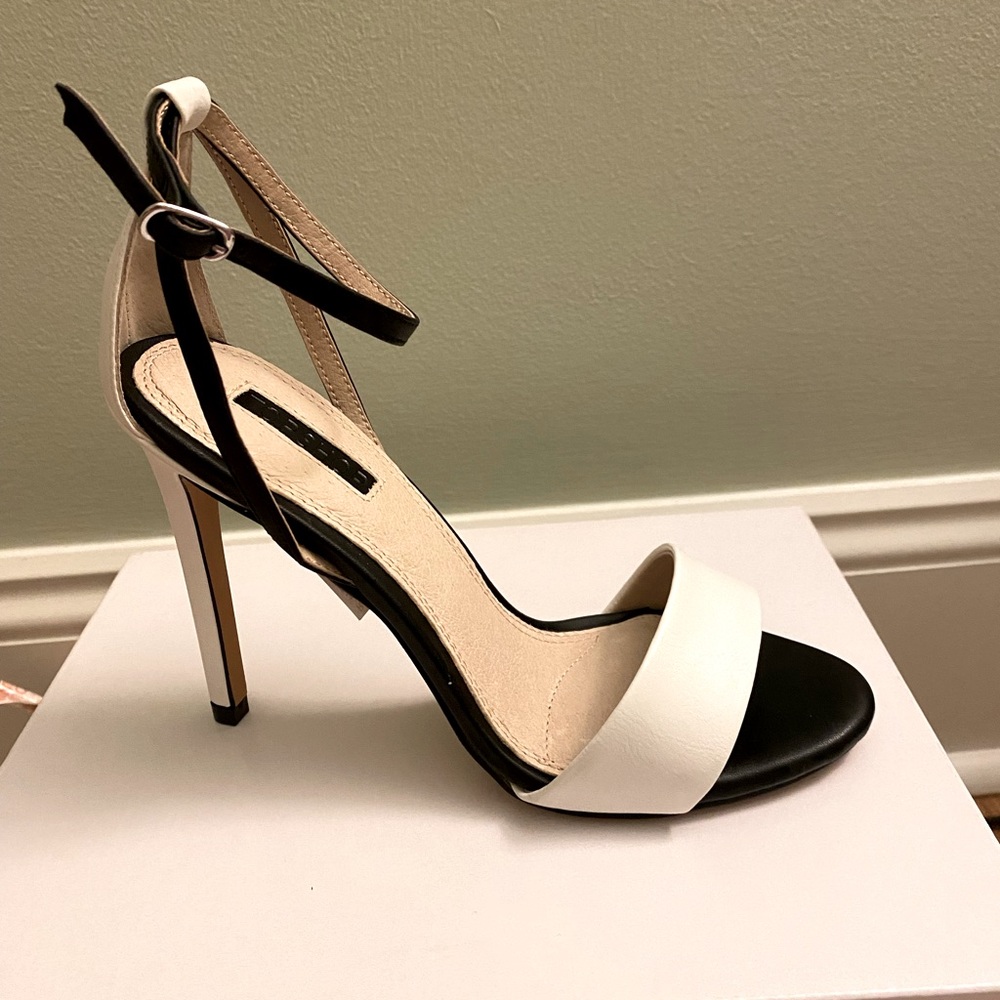 TopShop black and white high heels sandals 6.5M NIB